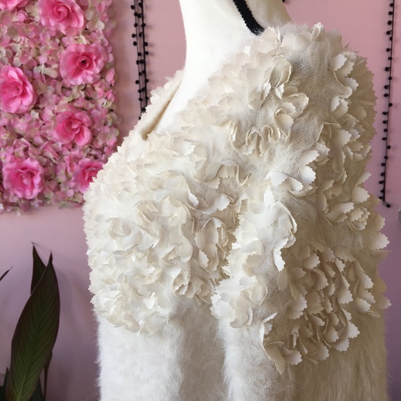 Cece 3d Flower rosette petal neckline white beige eyelash furry Fuzzy sweater - Picture 5 of 9